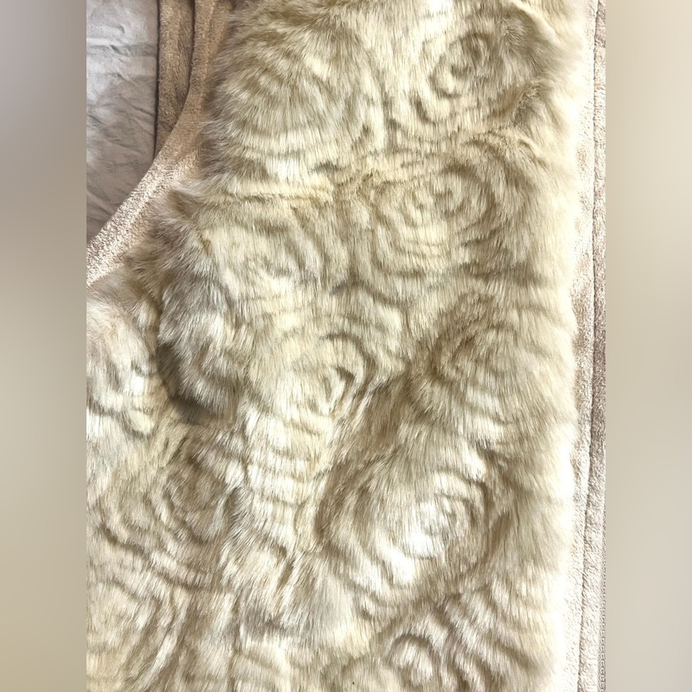 Roz & Ali Faux Fur Rose Women's Cream Vest w Pockets Size Large - Picture 3 of 16